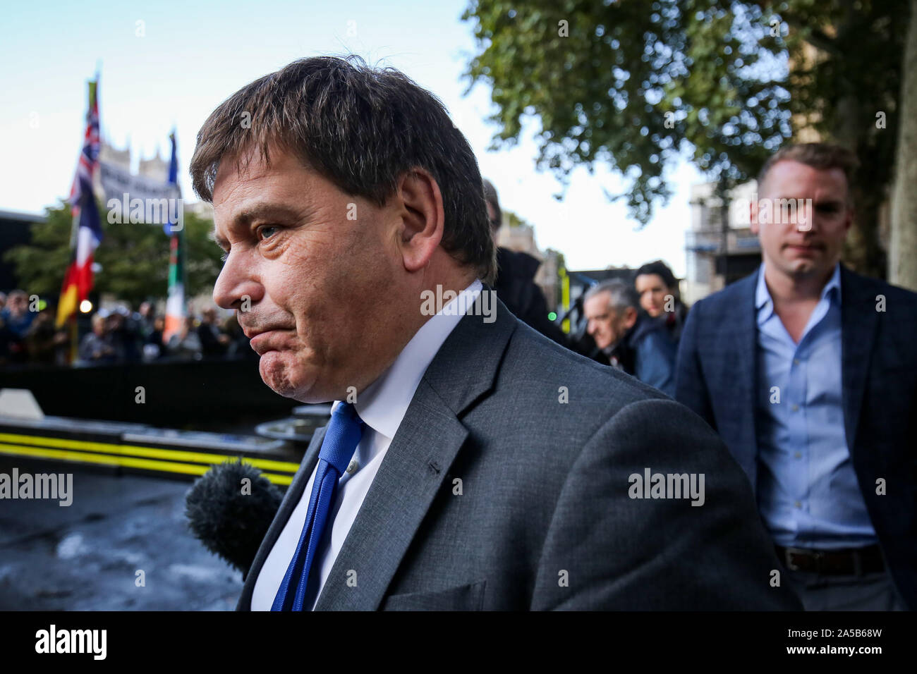 MP conservatore Andrew Bridgen in piazza del Parlamento, Londra, durante un anti-Brexit, cerchiamo di essere sentito rally, dopo che esso è stato annunciato che il Letwin emendamento che mira ad evitare un no-deal Brexit il 31 ottobre è stato accettato. Foto Stock