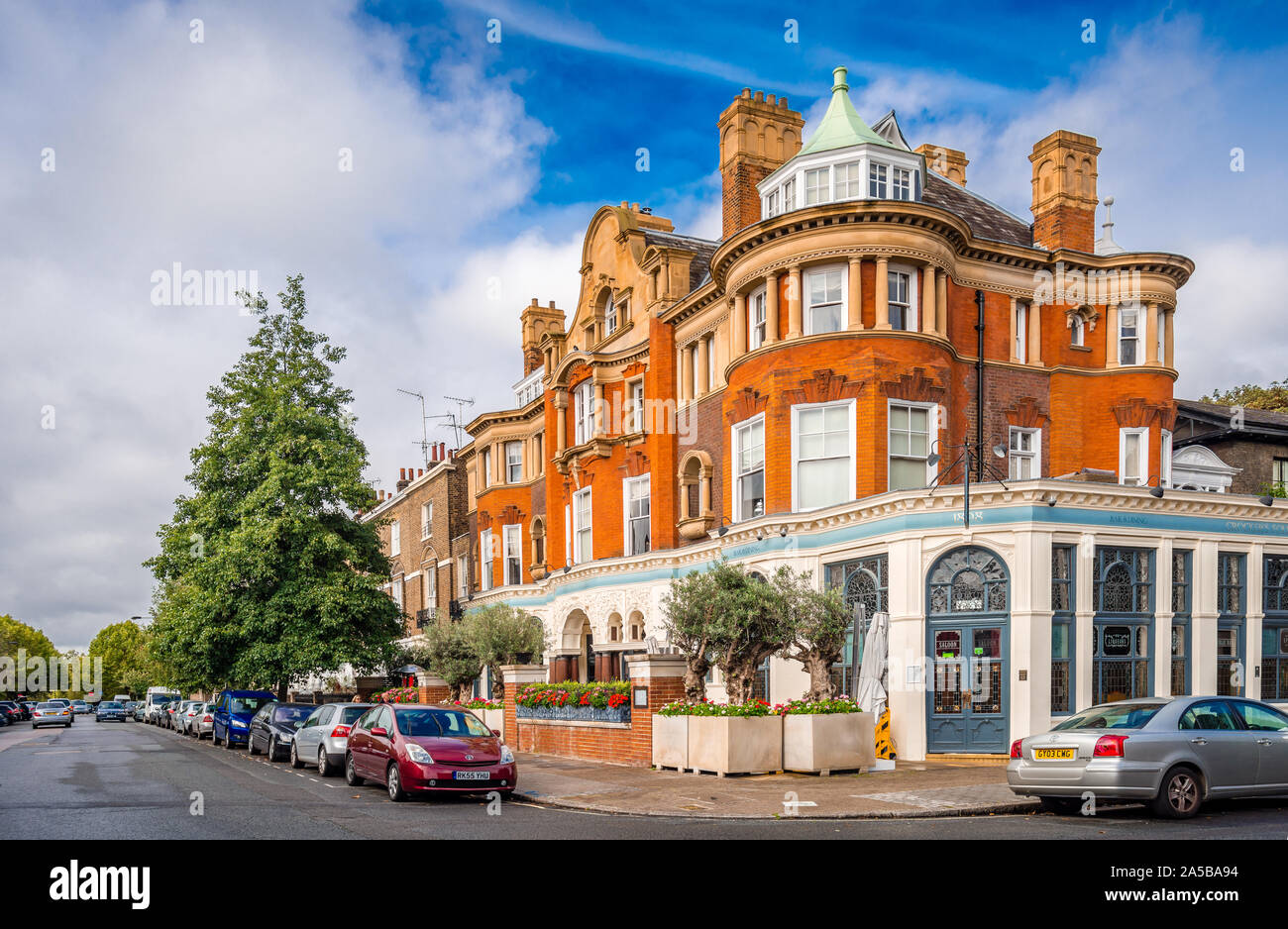 Crocker's Folly, una storica casa pubblica al 24 Aberdeen Place, St John's Wood, Londra. Costruito nel 1898, fu precedentemente chiamato 'la Corona'. Foto Stock