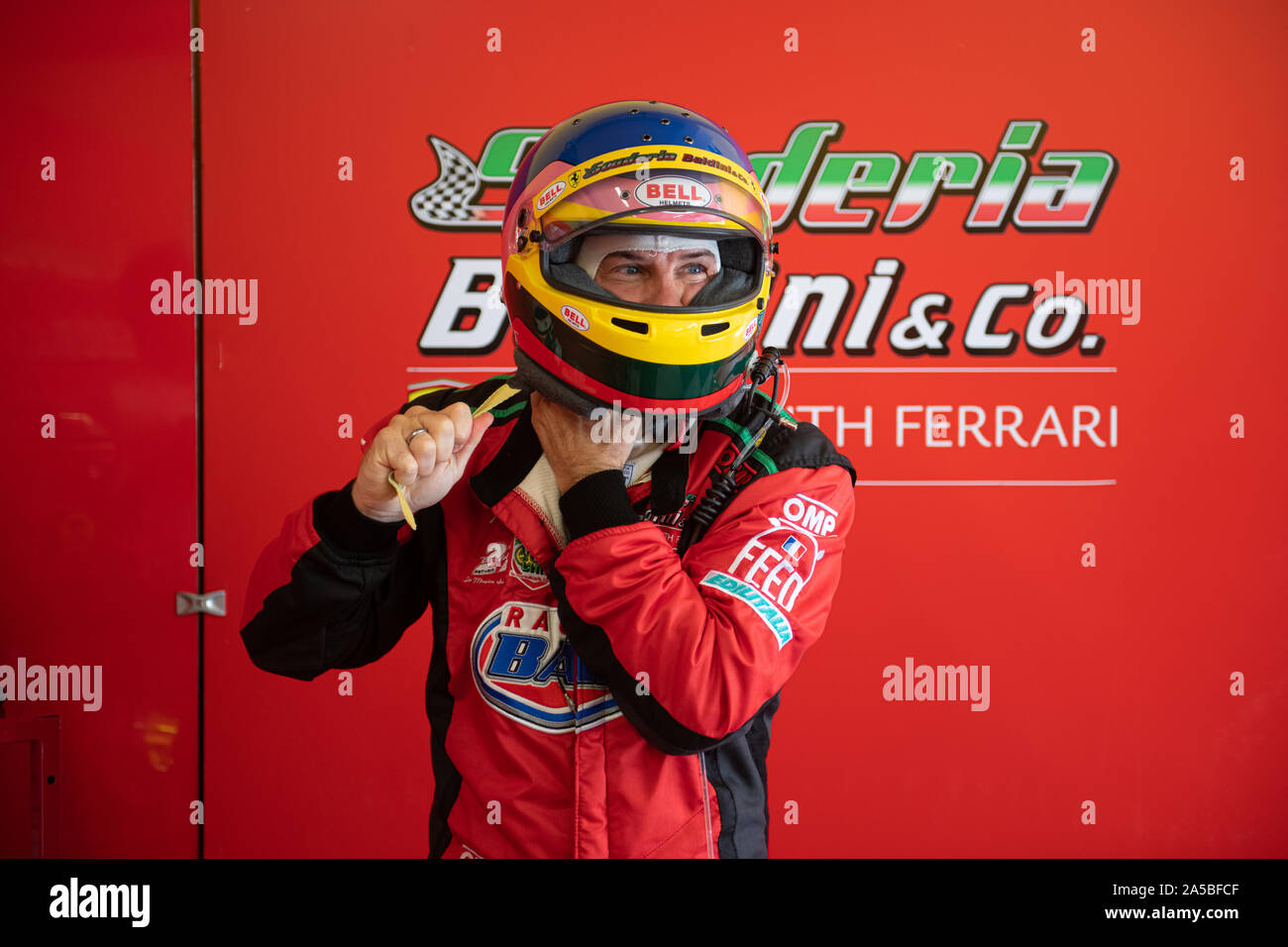 Circuito di Vallelunga, in Italia il 15 settembre 2019, Jacques Villeneuve famosa competizione di auto conducente in rosso paddock indossare equipaggiamento di sicurezza usura di gara Foto Stock