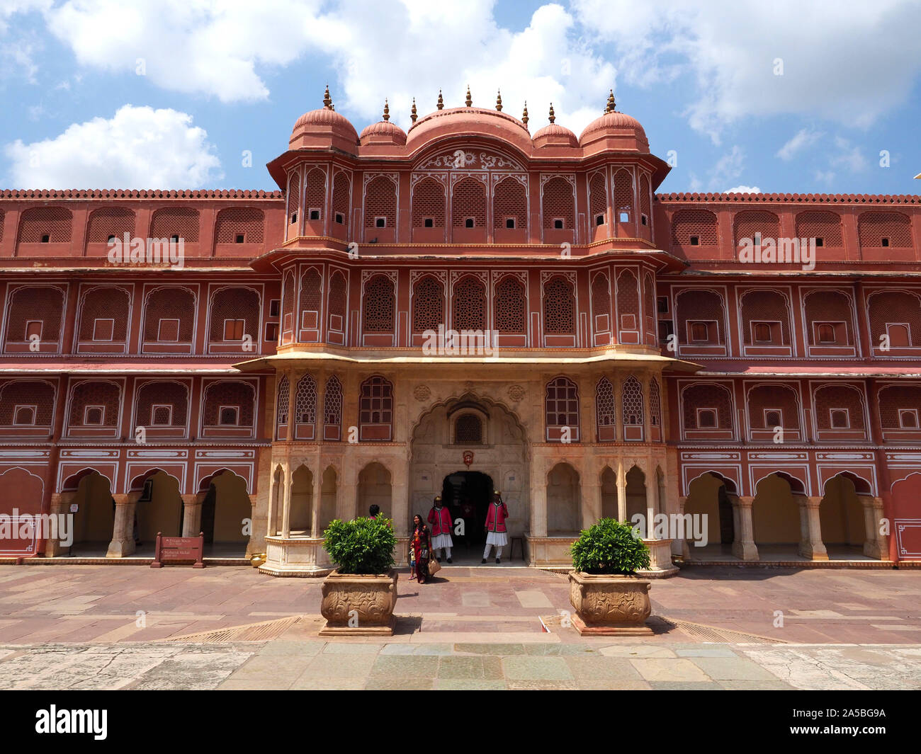 Vista dentro il complesso del Palazzo di Città a Jaipur, Rajasthan, India. Foto Stock