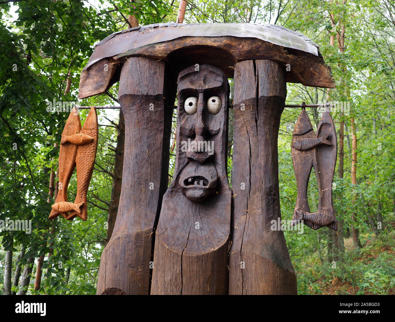 Sculture in legno, strega in montagna Juodkrante, Kuroeiu Nerija Parco Nazionale sul Curonian Spit in Lituania Foto Stock