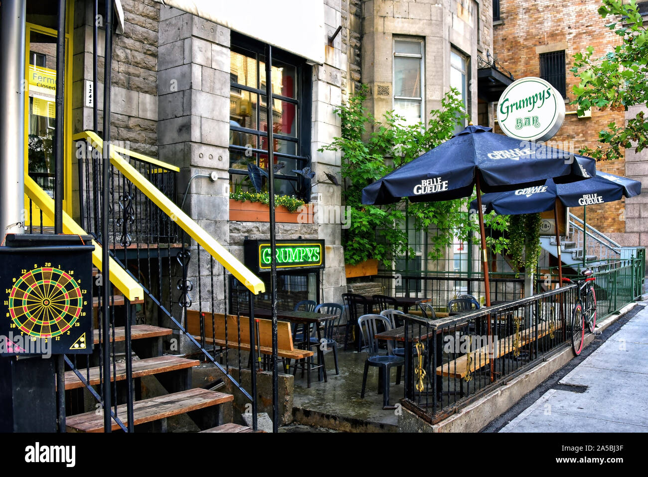Montreal, Canada - 9 Agosto 2019: Grumpy's Bar su Rue Vescovo è un iconico pub forse meglio conosciuta per essere un ritrovo per il famoso scrittore di Montreal M Foto Stock