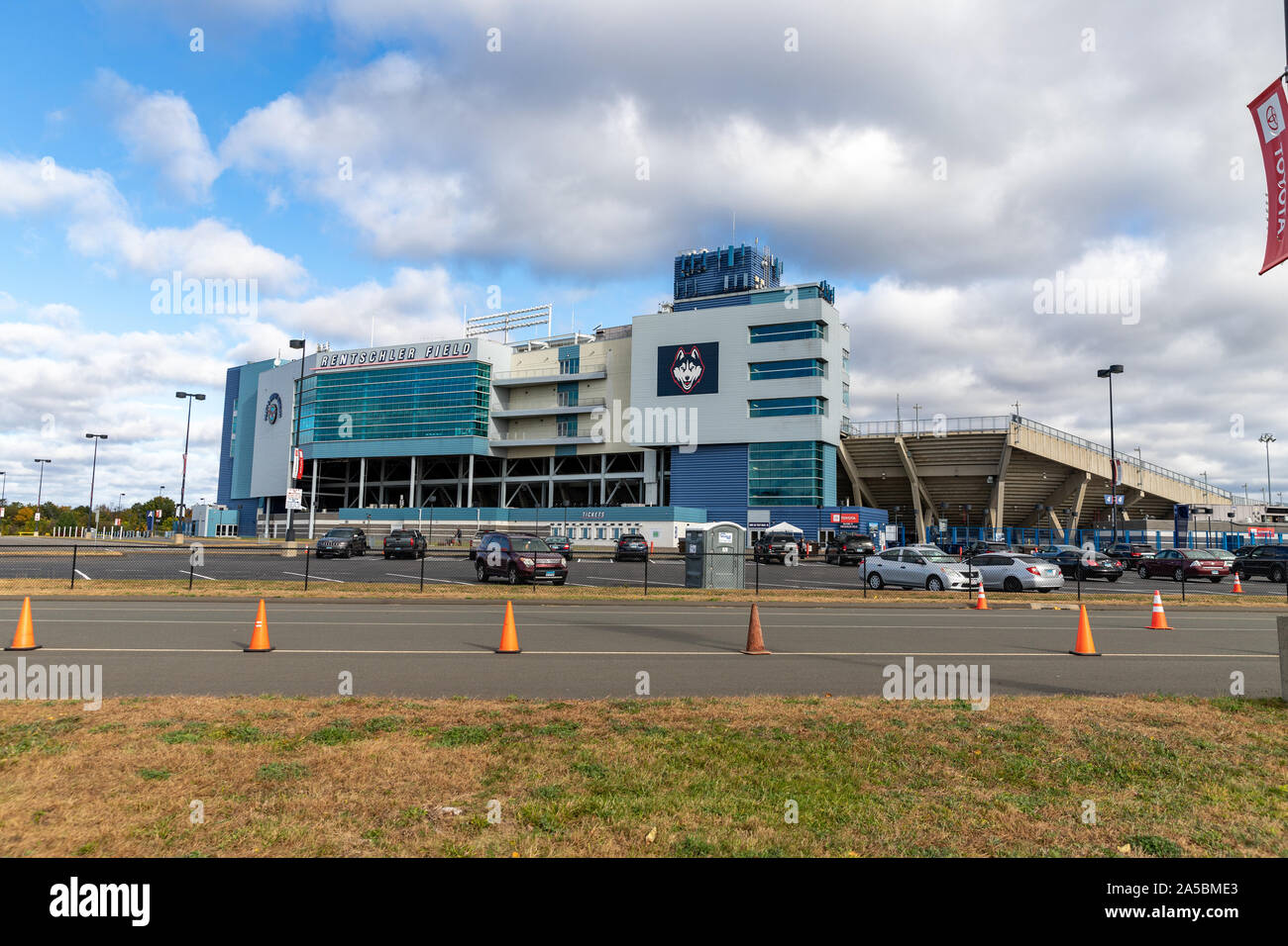East Hartford, CT/ Stati Uniti d'America - 18 Ottobre 2019: Pratt & Whitney Stadium in campo Rentschler, Università del Connecticut Huskies Foto Stock