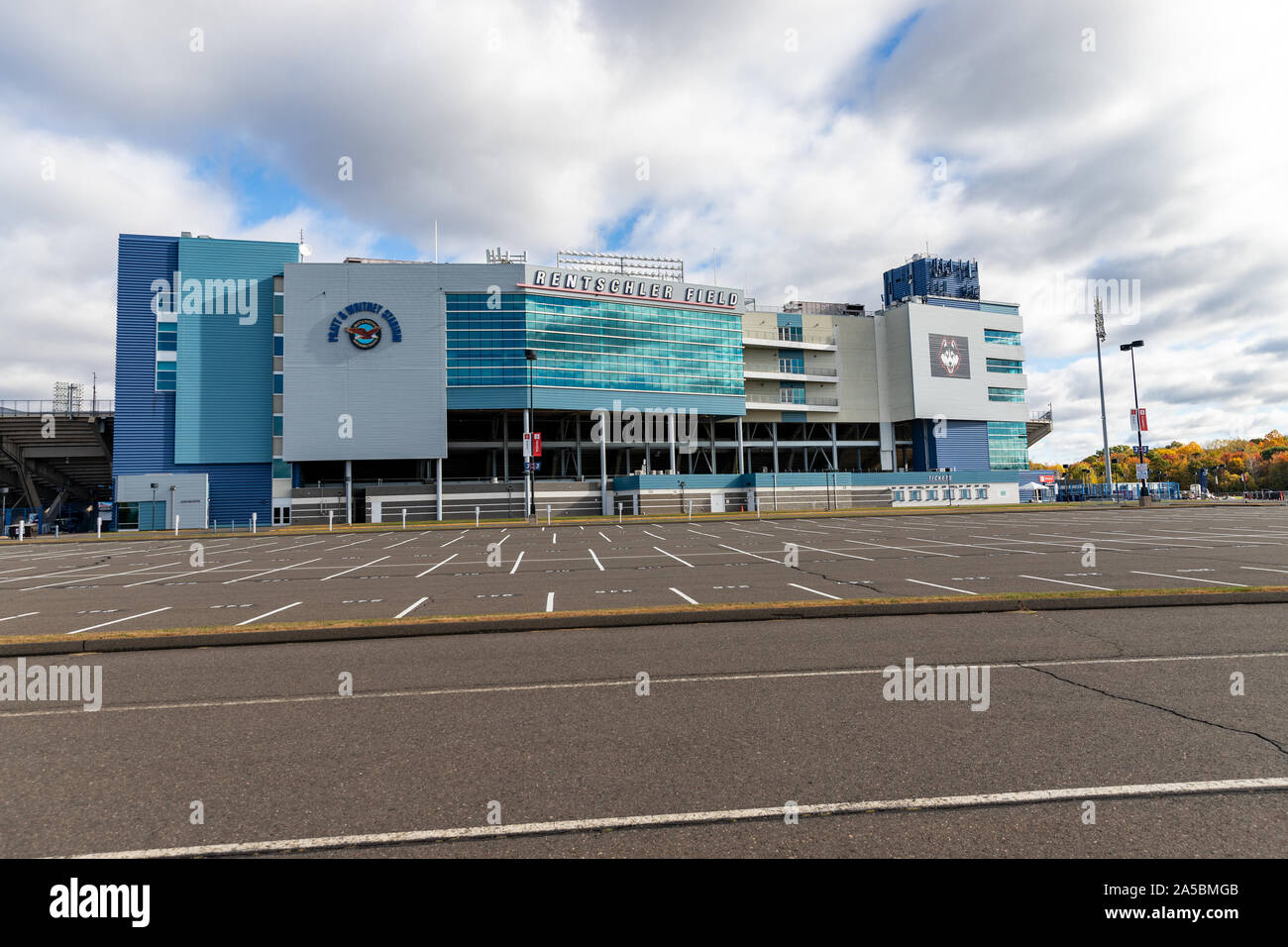 East Hartford, CT/ Stati Uniti d'America - 18 Ottobre 2019: Pratt & Whitney Stadium in campo Rentschler, Università del Connecticut Huskies Foto Stock