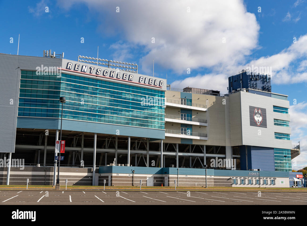 East Hartford, CT/ Stati Uniti d'America - 18 Ottobre 2019: Pratt & Whitney Stadium in campo Rentschler, Università del Connecticut Huskies Foto Stock