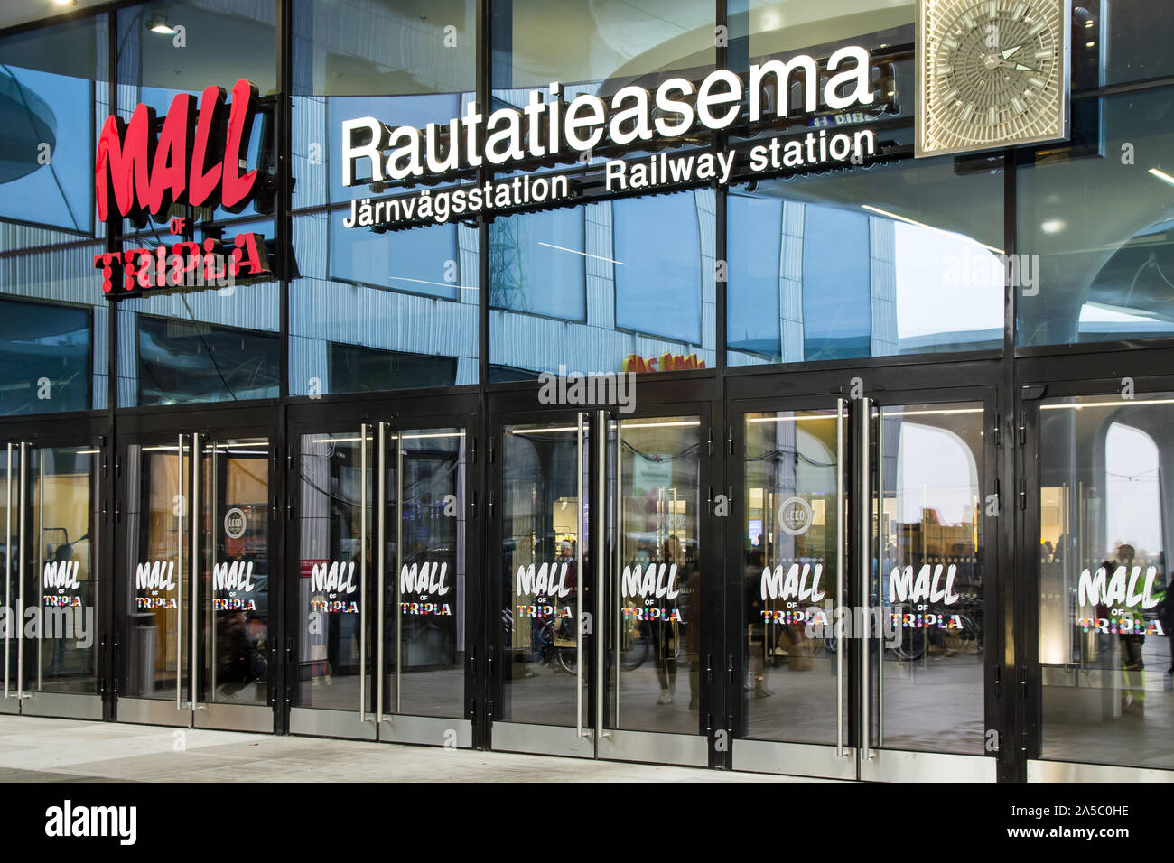 L'ingresso di centro commerciale della Tripla e Pasila Stazione ferroviaria a Helsinki in Finlandia Foto Stock