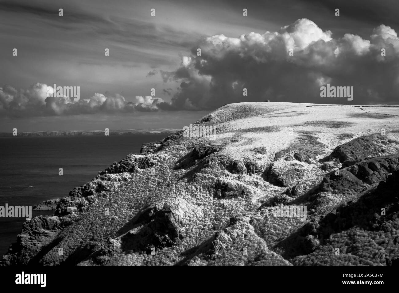 Guardando verso Tibbets dal nord di Lundy Island Foto Stock