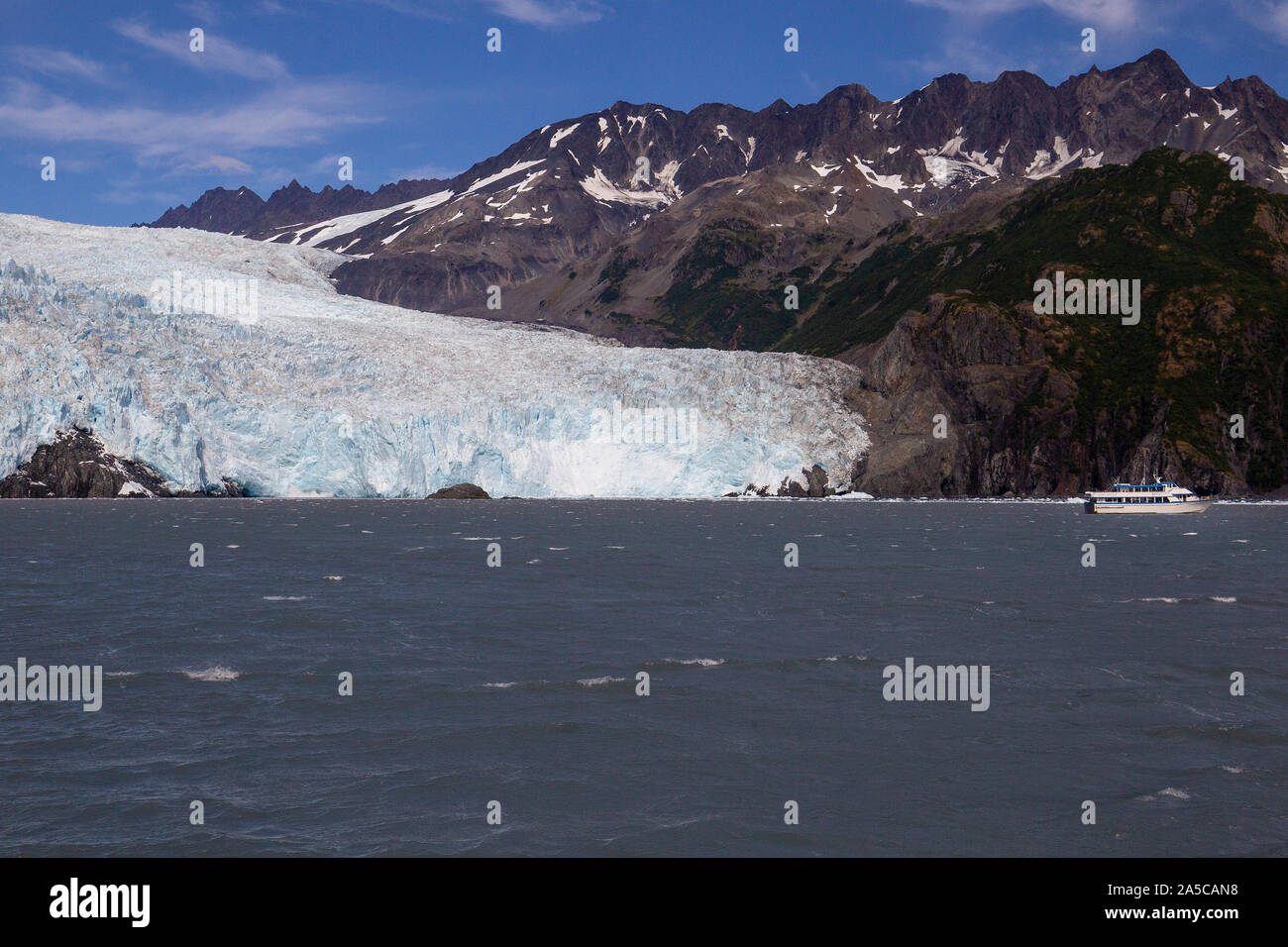 Parte del parco nazionale di Kenai Fjords, Aialik Glacier è un ghiacciaio nel Kenai Peninsula Borough of Alaska vicino a Seward. Foto Stock