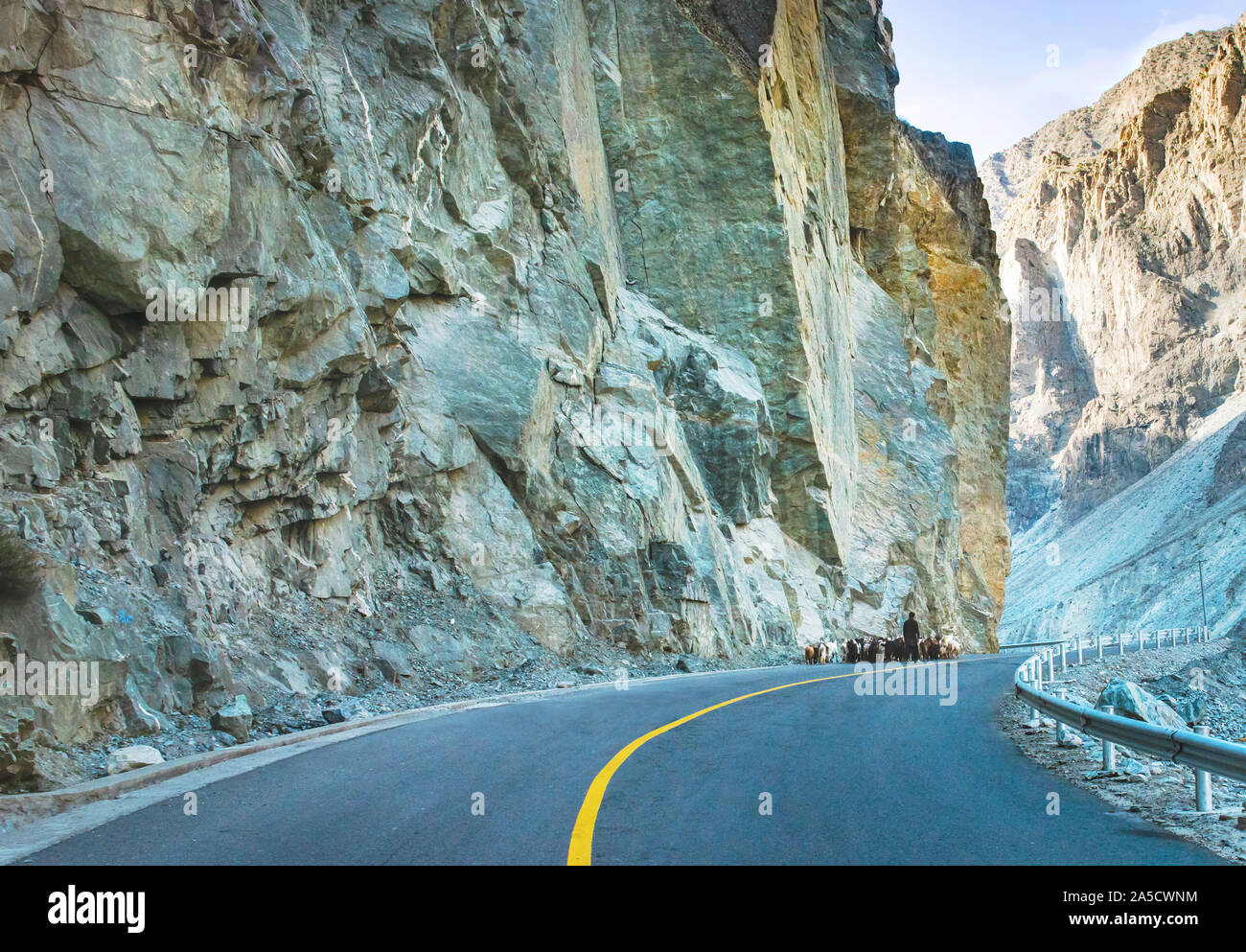 Scene lungo la nuova strada di seta (Karakoram Highway), Islamabad-China, Pakistan. Foto Stock
