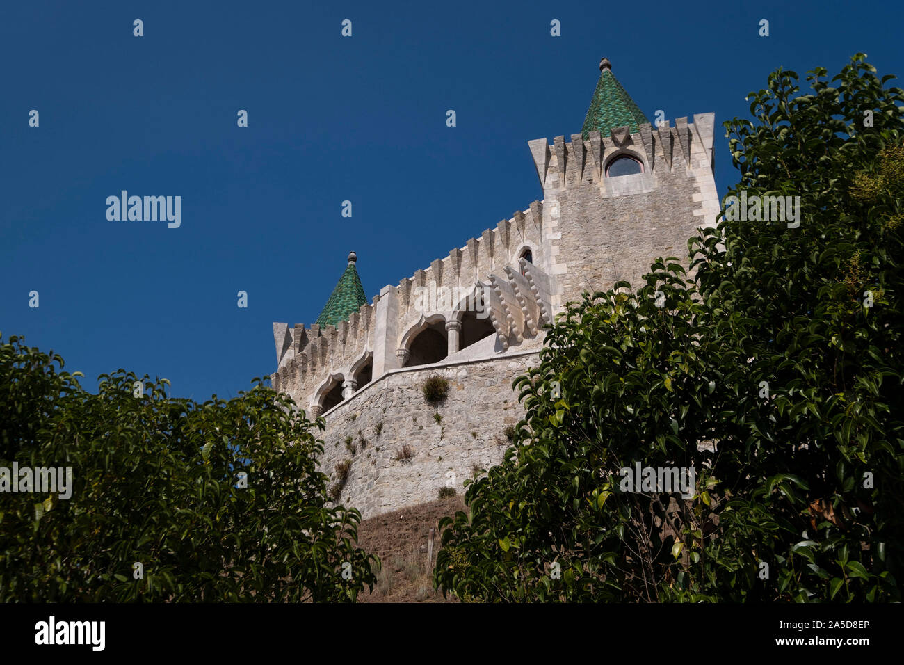 Castello medievale a Porto de Mós, nei pressi di Leiria, Portogallo Foto Stock