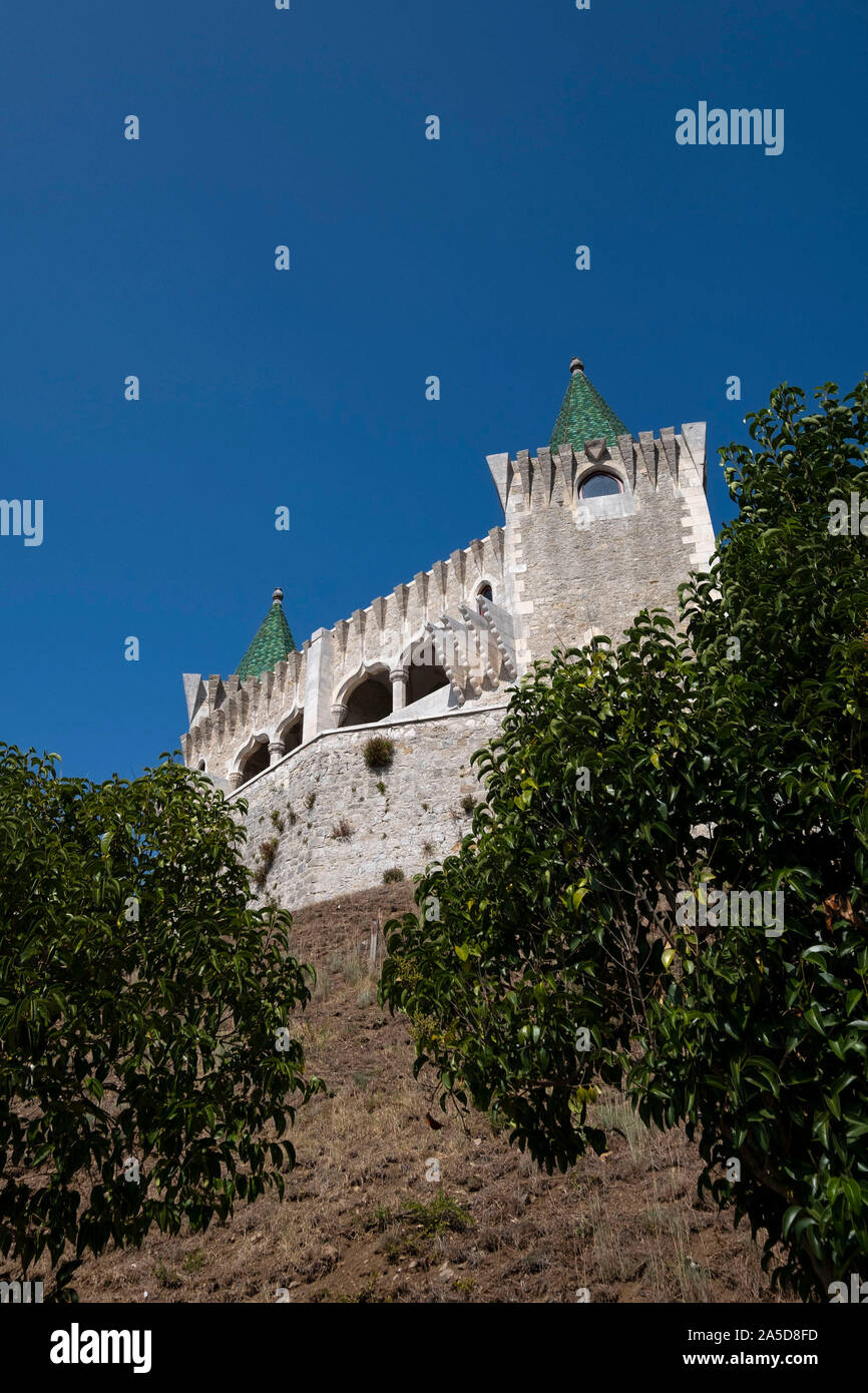 Castello medievale a Porto de Mós, nei pressi di Leiria, Portogallo Foto Stock