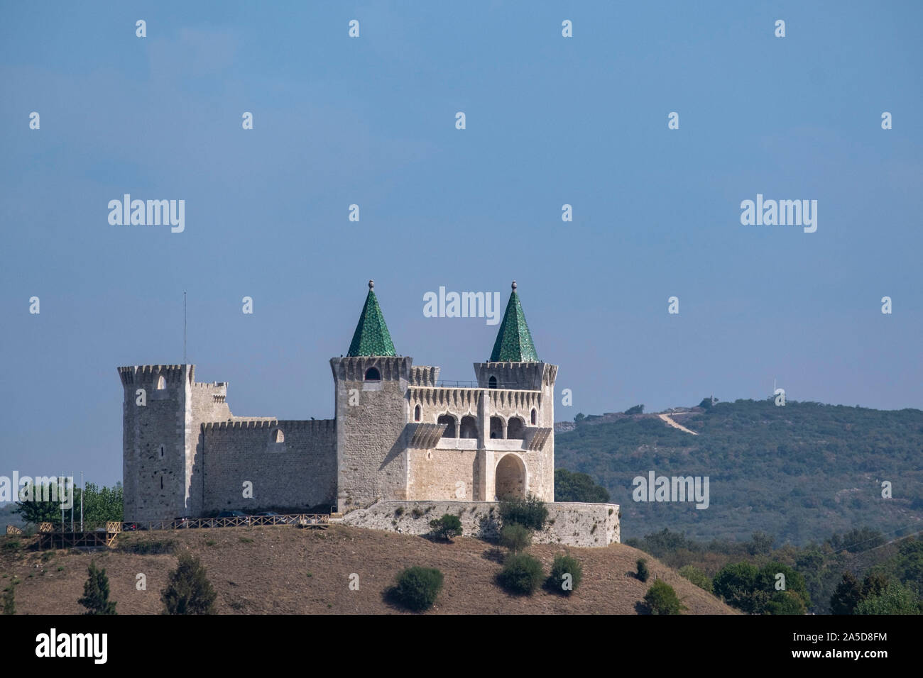 Castello medievale a Porto de Mós, nei pressi di Leiria, Portogallo Foto Stock