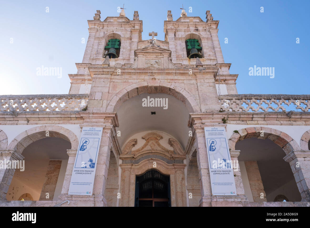 Il Santuario di Nostra Signora di Nazaré aka la chiesa di Nossa Senhora da Nazaré in Sítio da Nazaré, Portogallo, Europa Foto Stock