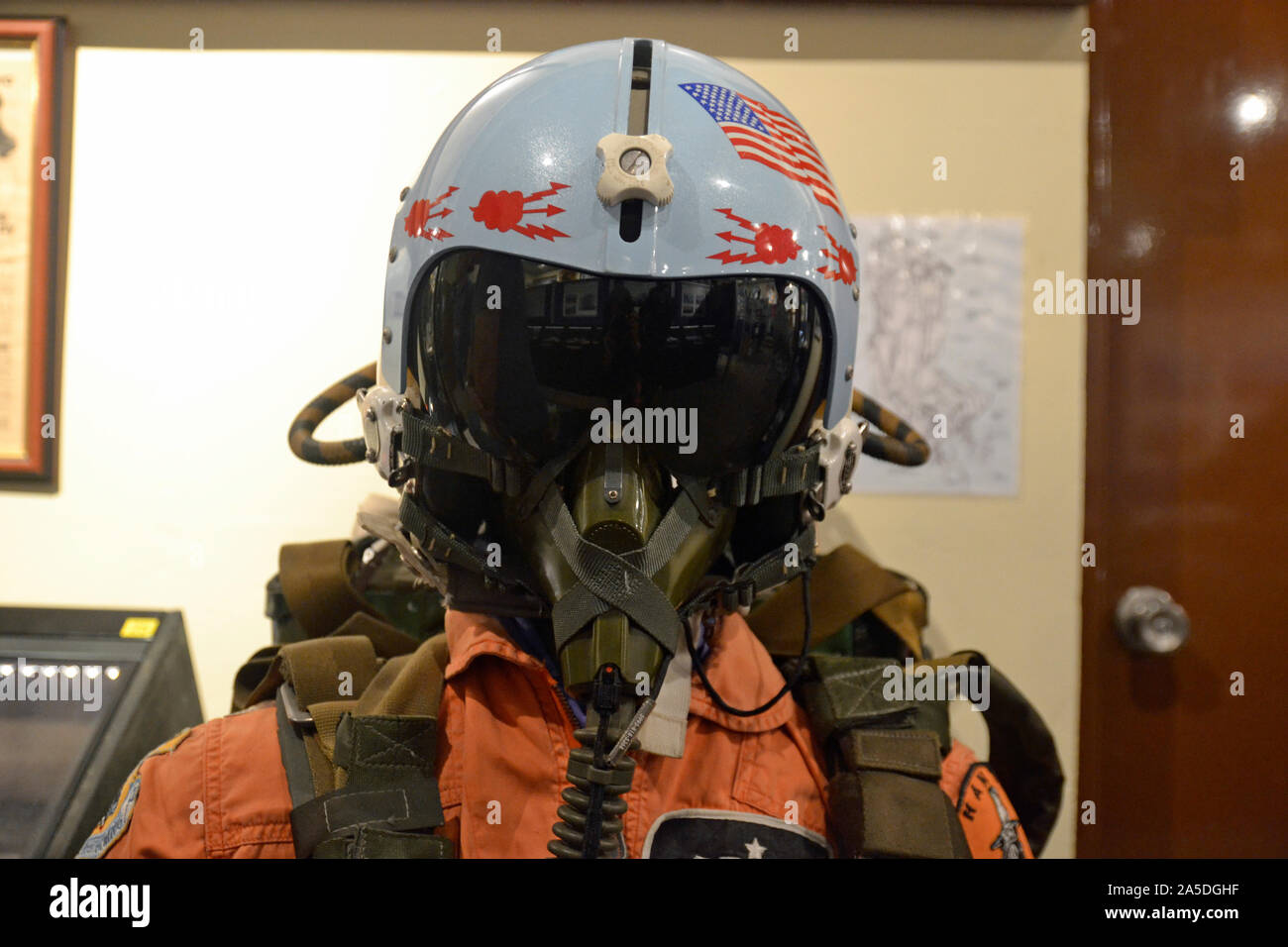 Un piloti uniforme a Bentwaters Cold War Museum, vicino a Woodbridge, Suffolk, Regno Unito Foto Stock