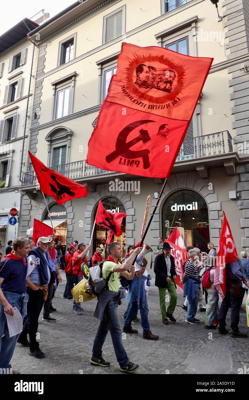 Manifestazione per la pace da parte del Partito Marxista-Leninista Italiano, PMLI, un partito comunista italiano, Firenze, Italia. Chiamata per una sosta per l'invasione turca e la pulizia etnica contro i curdi, Foto Stock