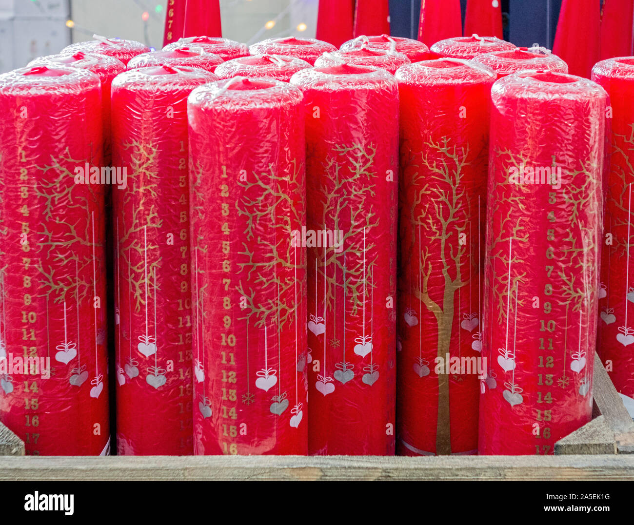 Rosso avvento Natale candele Foto Stock