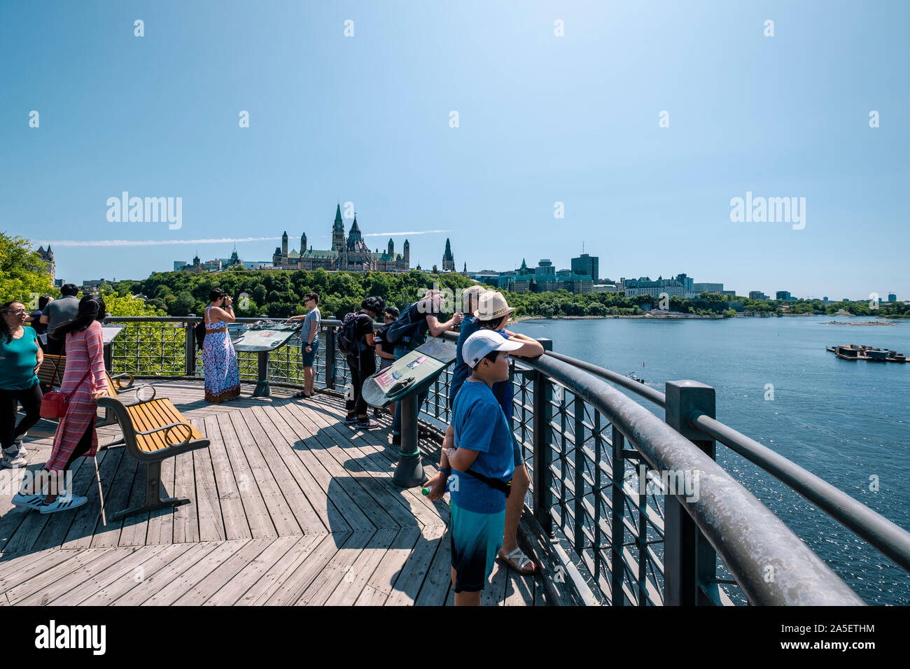 Una vista dal ponte di Alexandra durante il giorno, Ottawa, Canada Foto Stock