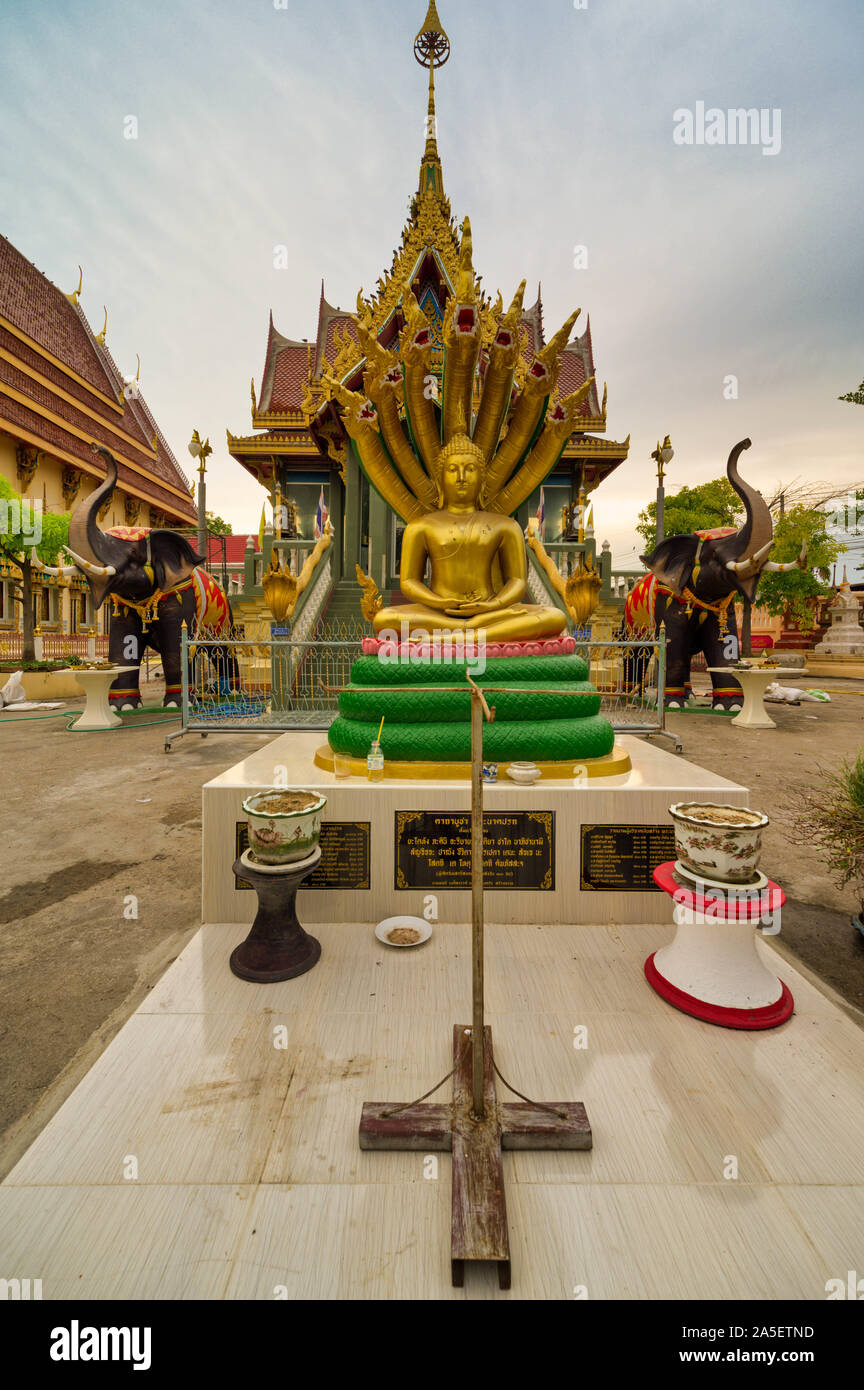 Statua del Buddha di Wat Tha Khae,il tempio di Lop Buri è un tempio del Laos, Repubblica democratica popolare del Laos, che emigrarono in 200 anni fa. Foto Stock