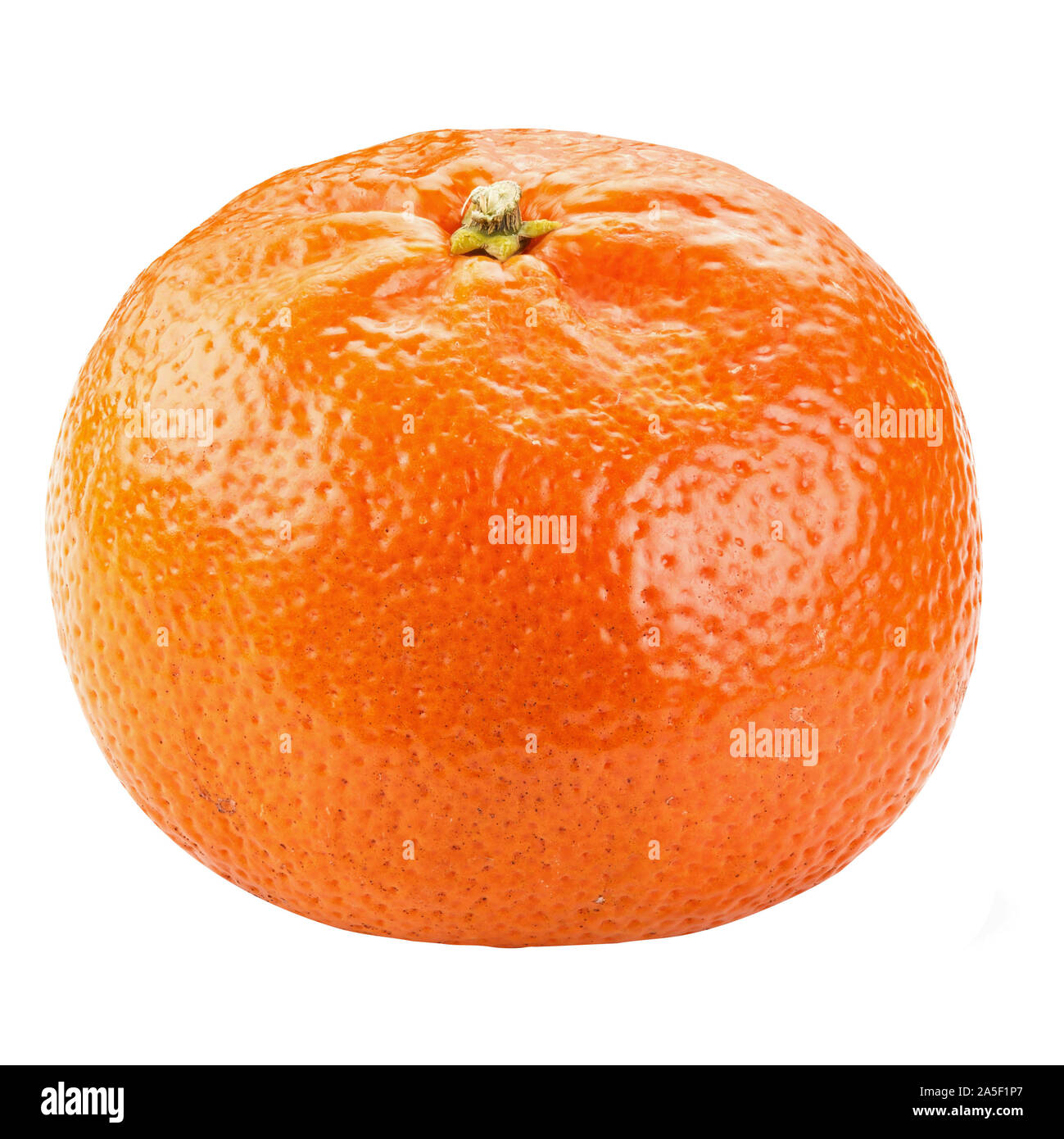 Mandarino frutto isolato su uno sfondo bianco. Il file contiene il tracciato di ritaglio Foto Stock