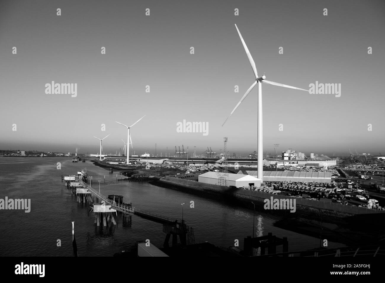 Le turbine eoliche London International Cruise Terminal, Tilbury, Essex, Regno Unito Foto Stock