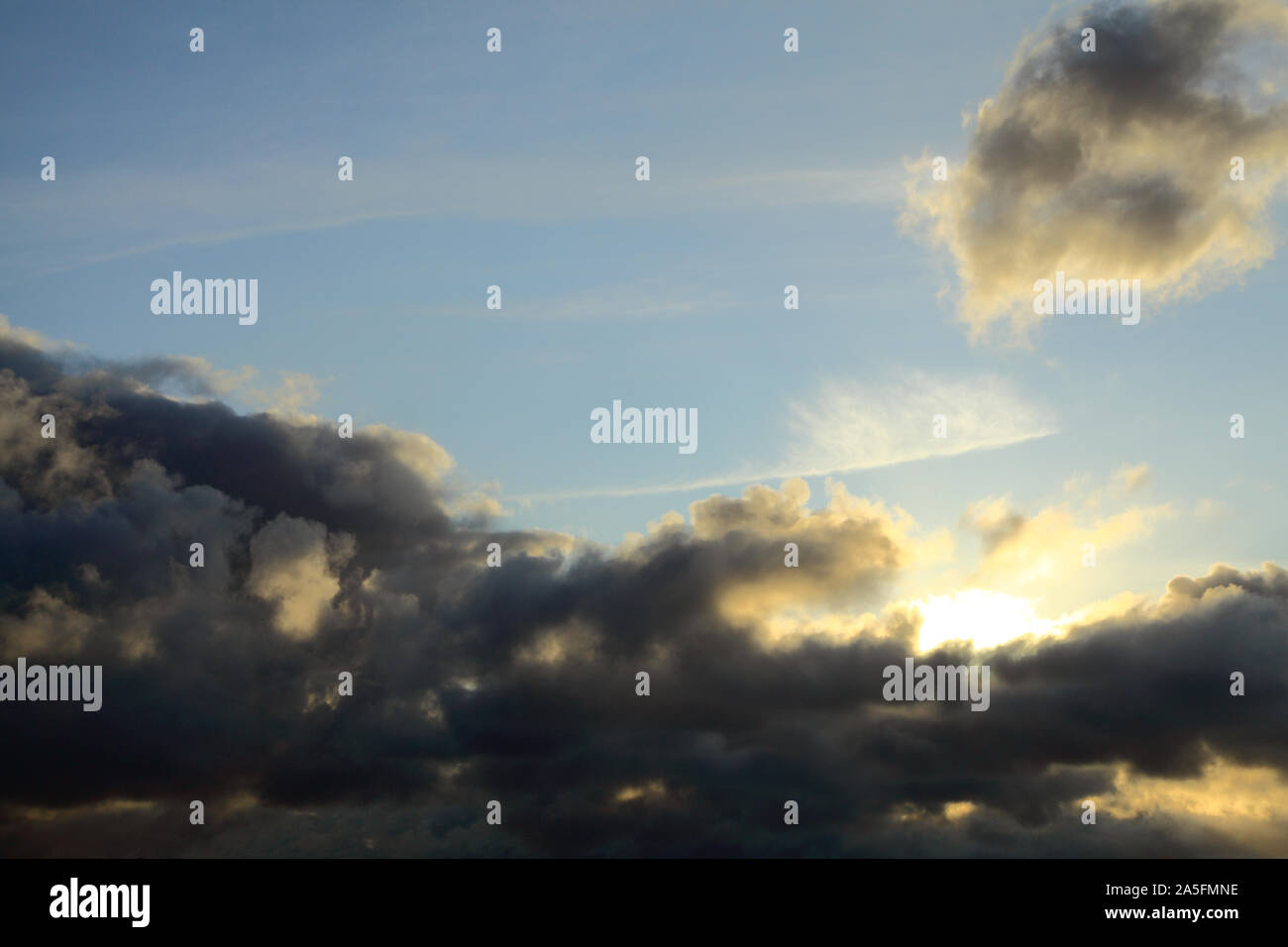 Nero, Storm, cloud, nuvole, drammatico, che coprono sun, meteo, sky, meteorologia, cieli Foto Stock