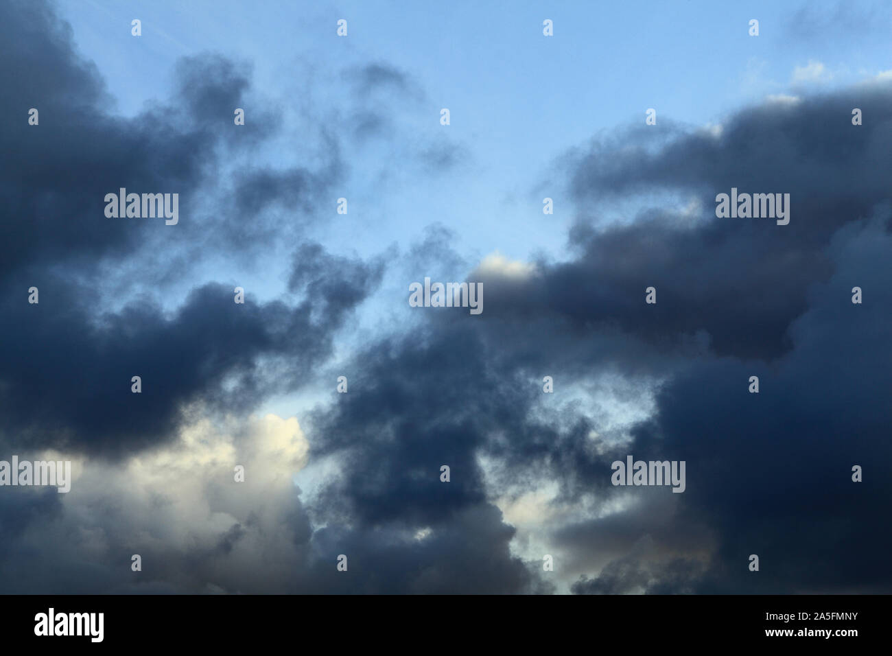 Grigio, bianco, scuro, cloud, nuvole, cielo, meteorologia, meteo, cieli Foto Stock