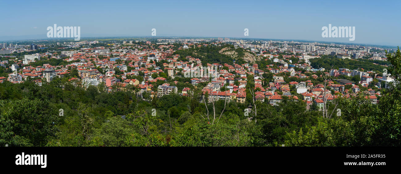 PLOVDIV, BULGARIA - Luglio 02, 2019: vista panoramica della seconda città più grande della Bulgaria. Foto Stock