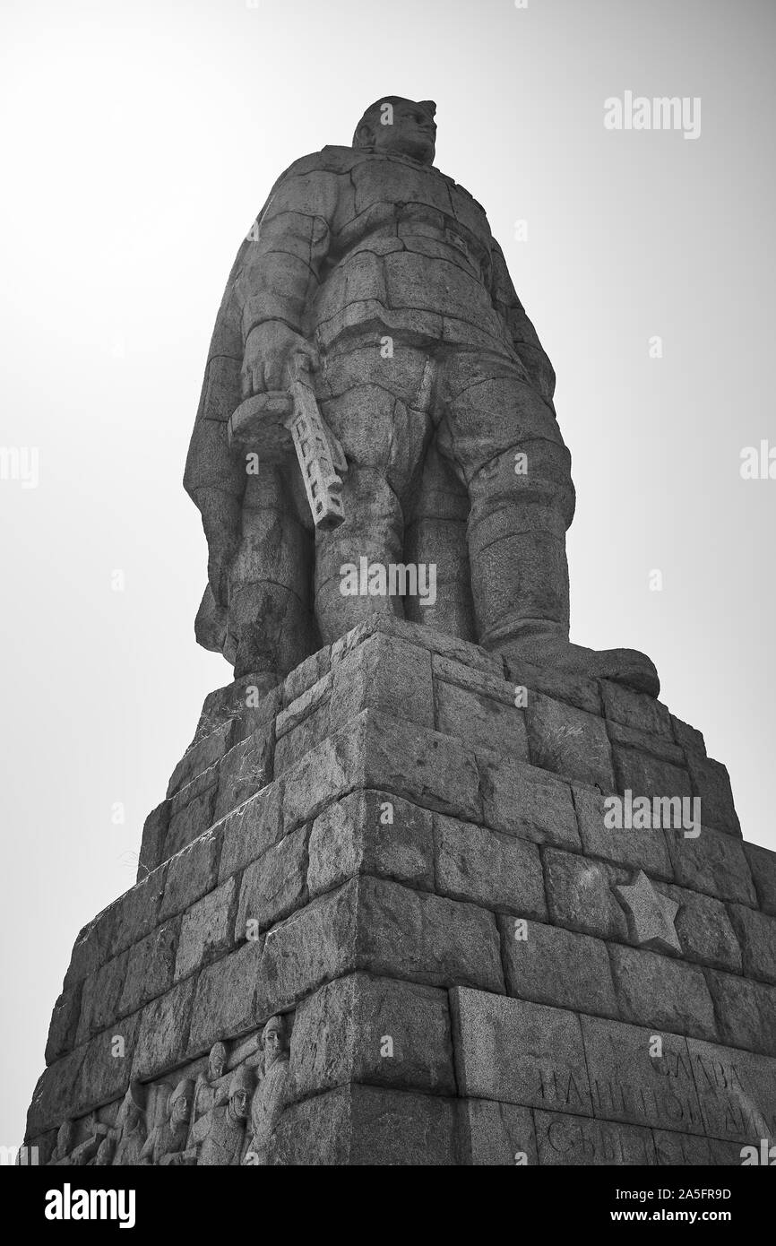 PLOVDIV, BULGARIA - Luglio 02, 2019: Monumento di un soldato sovietico-Liberator (Alyosha) sulla collina Bunarjik. Plovdiv è la seconda città più grande della Bulgaria. Foto Stock