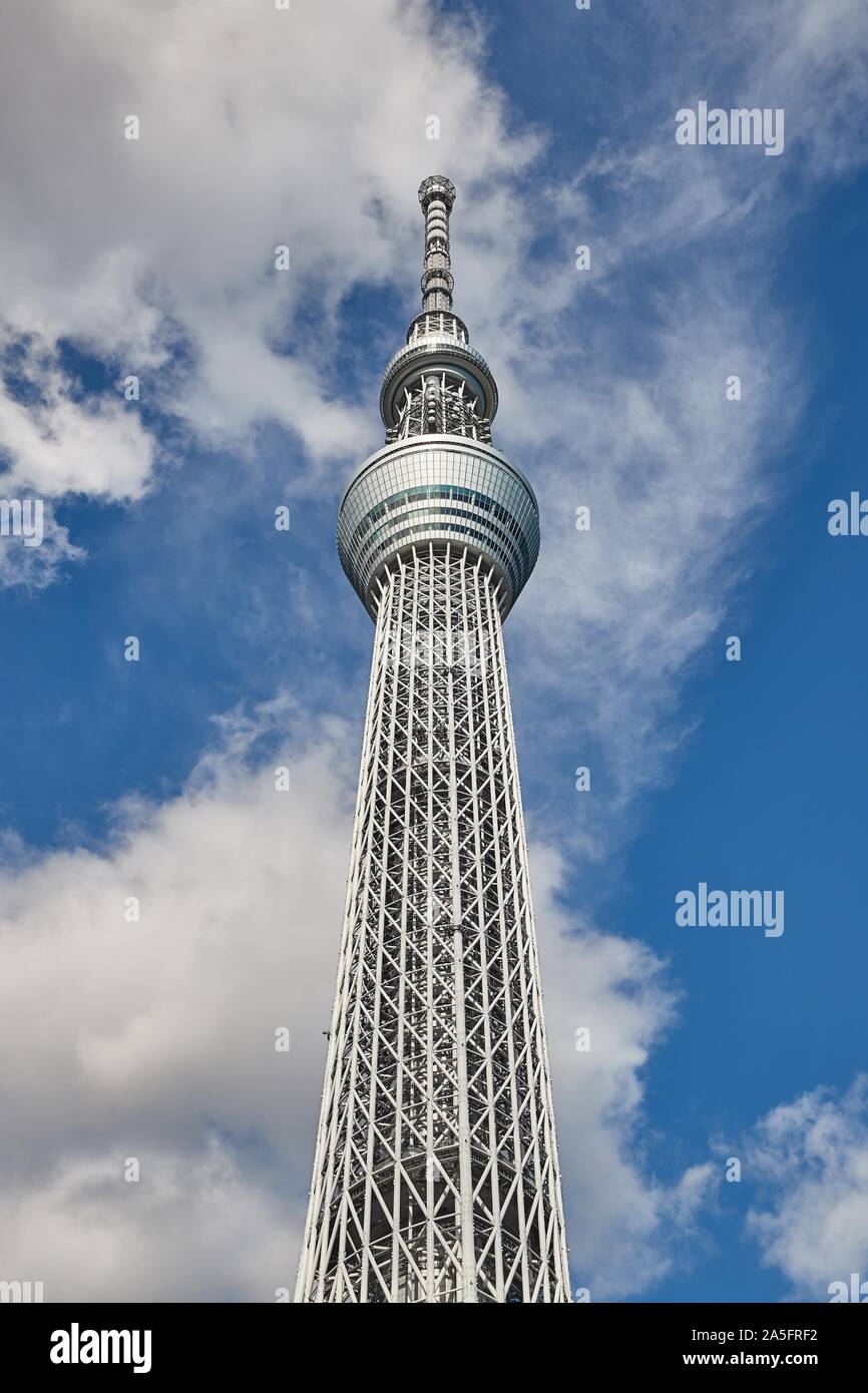 Tokyo Skytree dal di sotto Foto Stock