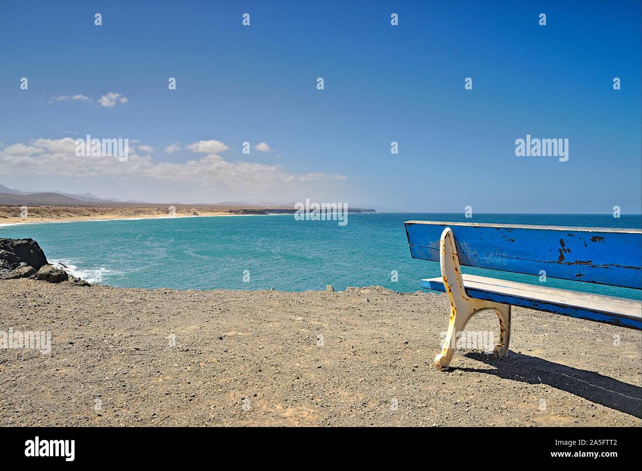 Banco di blu vicino al Castillo del Toston Foto Stock