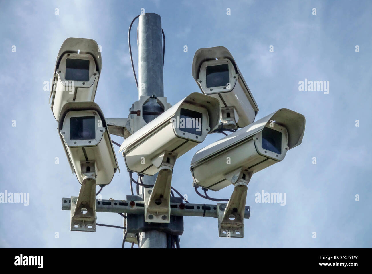 Telecamere TVCC su una tecnologia di riconoscimento dei poli, monitorando lo spazio pubblico in Germania Foto Stock