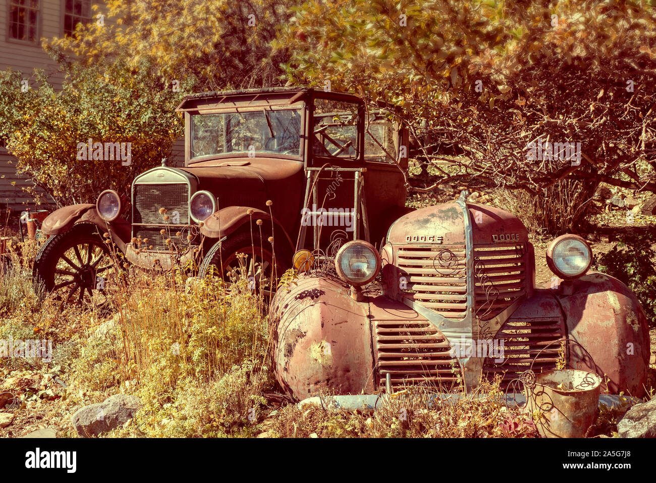 Automobili abbandonate in città mineraria in Nevada USA Foto Stock