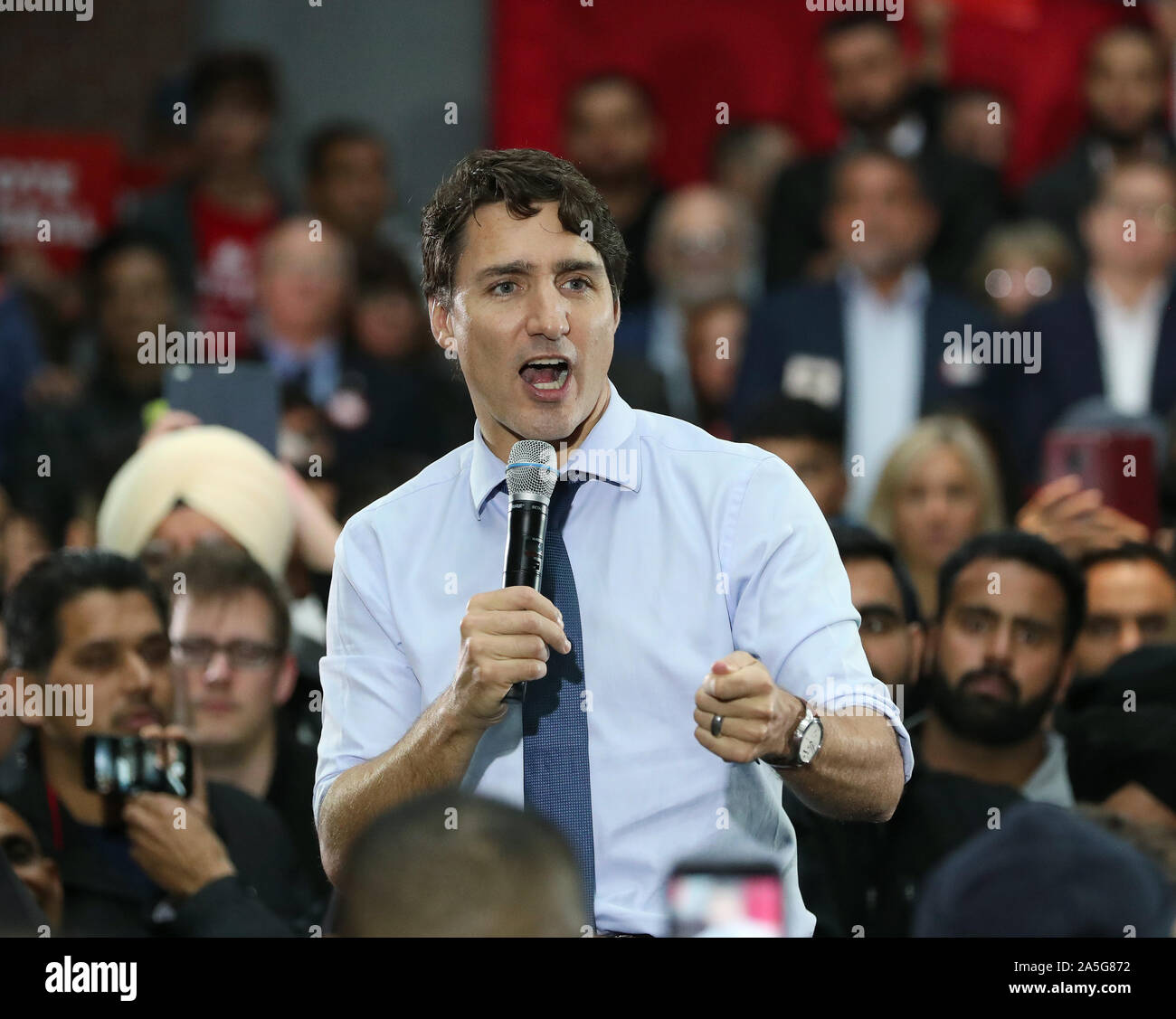 Vancouver, Canada. Xx oct, 2019. Liberale canadese leader del Partito Justin Trudeau parla di costituenti a Woodward Atrium in Gastown, Vancouver, British Columbia, 20 ottobre 2019 durante l ultimo giorno dell elezione federale di campagna elettorale. Il giorno delle elezioni è domani, 21 ottobre, 2019. Foto di Heinz Ruckemann/UPI Credito: UPI/Alamy Live News Foto Stock