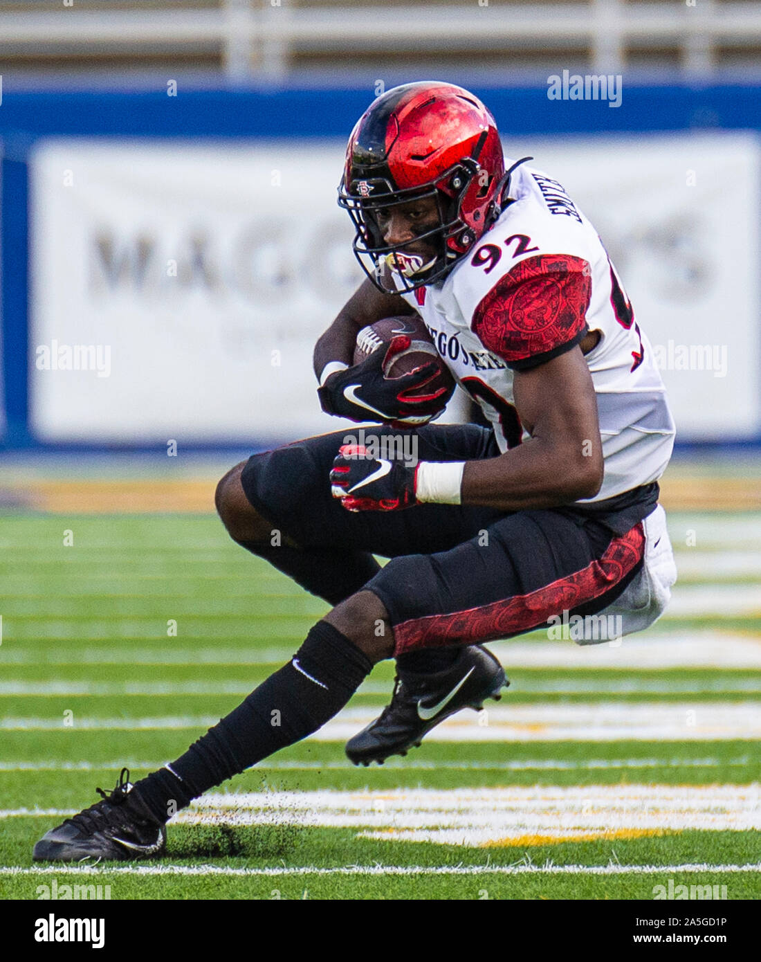 CEFCU Stadio San Jose, CA. Xix oct, 2019. San Jose, CA San Diego State wide receiver Kobe Smith (92) interruzione torna all'interno dopo la cattura di una rotta di attraversamento durante il NCAA Football gioco tra San Diego State gli Aztechi e il San Jose State Spartans 27-17 vincere a CEFCU Stadio San Jose, CA. Thurman James/CSM/Alamy Live News Foto Stock