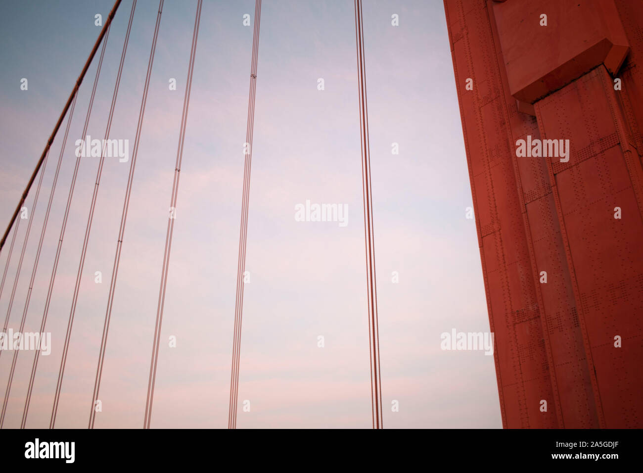 Il Golden Gate Bridge collega Marin County a San Francisco. Foto Stock