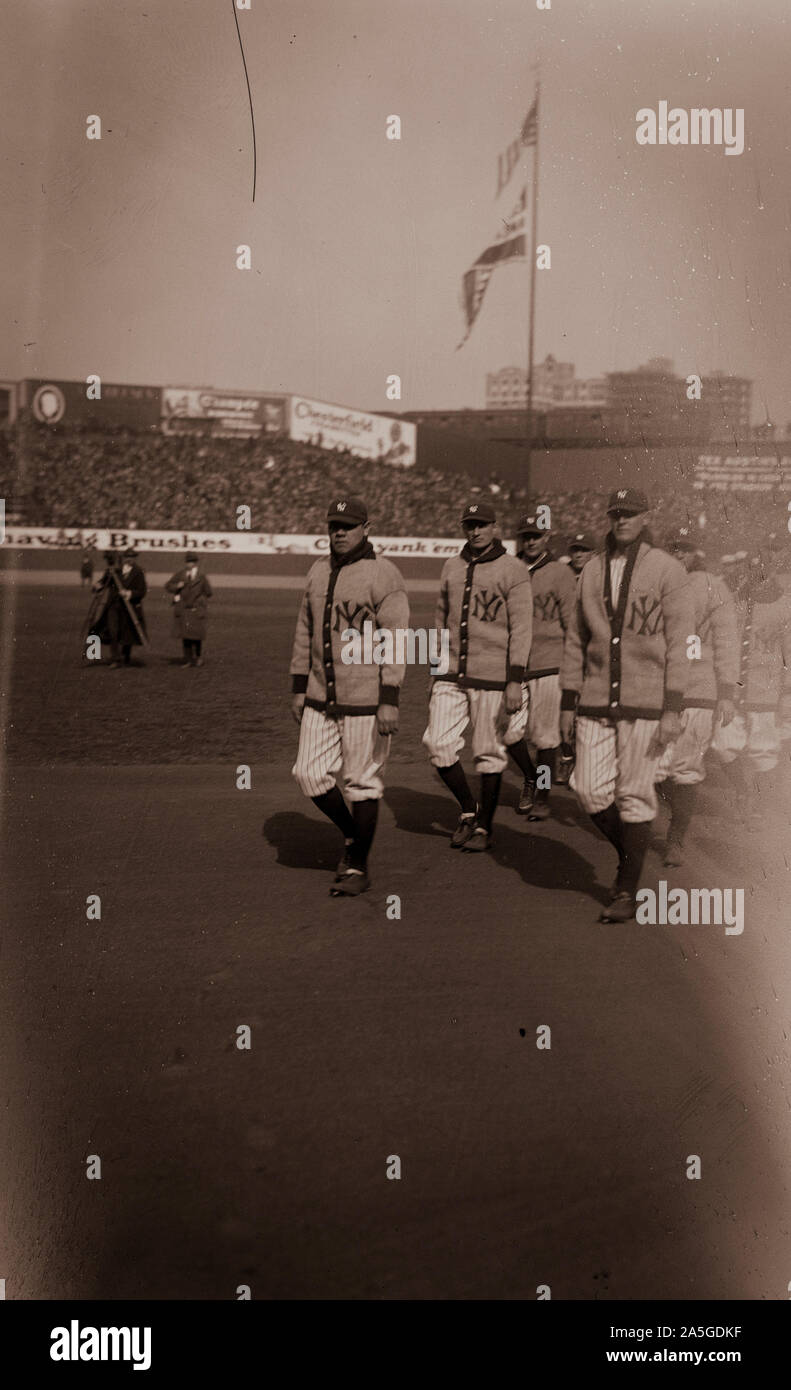 Babe Ruth, all apertura del Yankee Stadium baseball Foto Stock