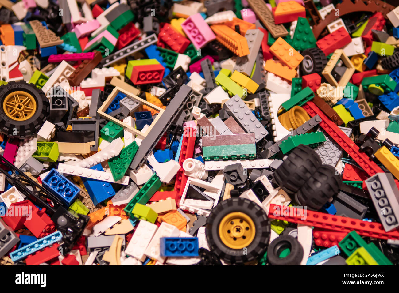 Bangkok, Tailandia - 5 Ottobre 2019: un mucchio di mattoncini Lego in Lego shop. Foto Stock