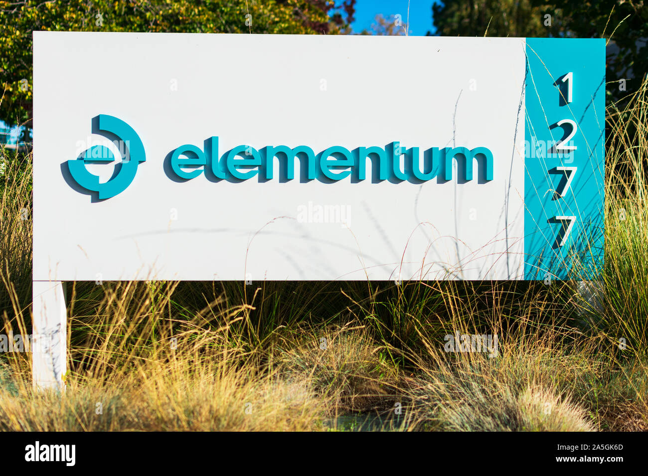 Elementum segno e logo. Elementum è il Software-as-a-service company dietro il primo di cloud computing nativa della catena di fornitura della piattaforma di orchestrazione Foto Stock