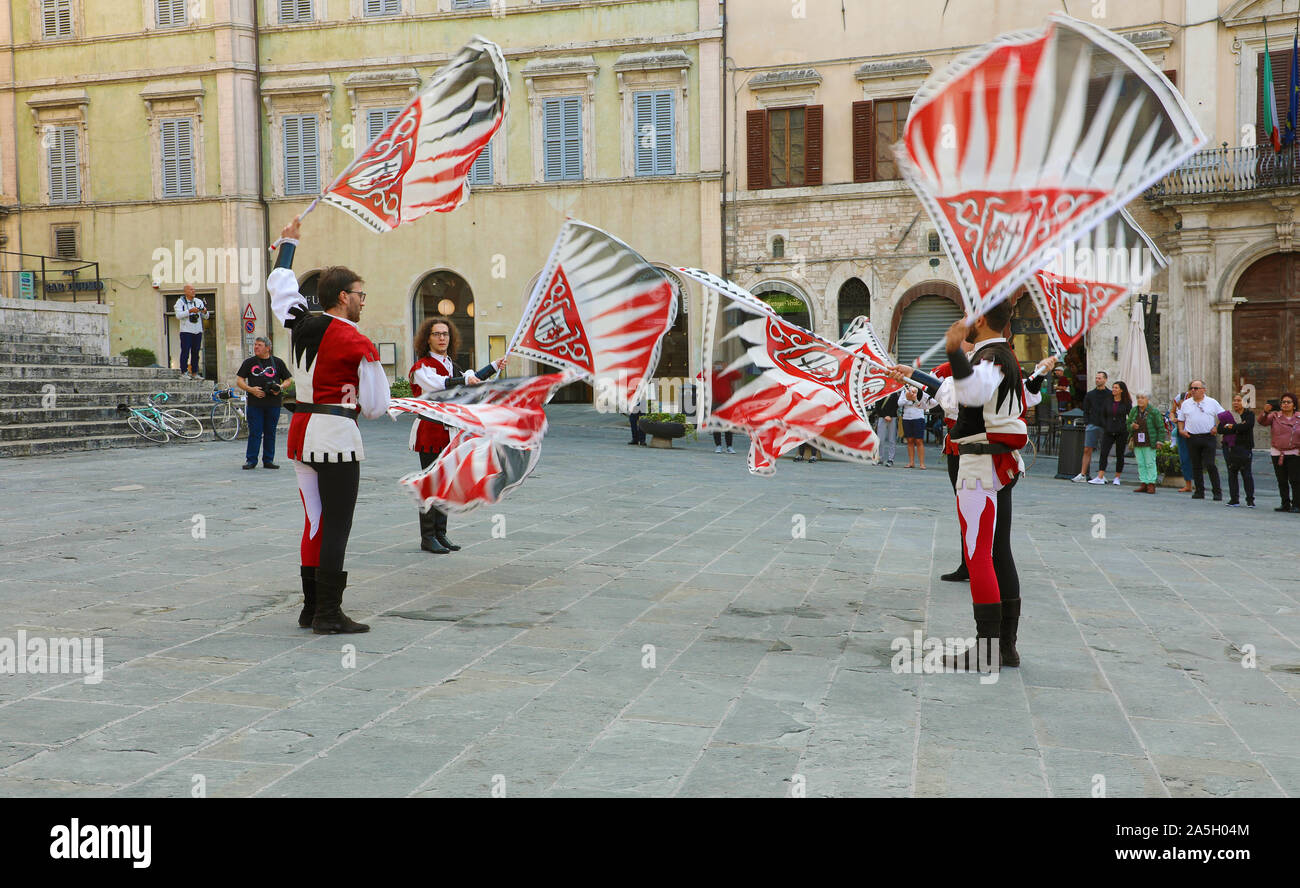 PERUGIA, Italia - Settembre 2019: folclore medievale nel centro storico di Perugia, Umbria, Italia Foto Stock