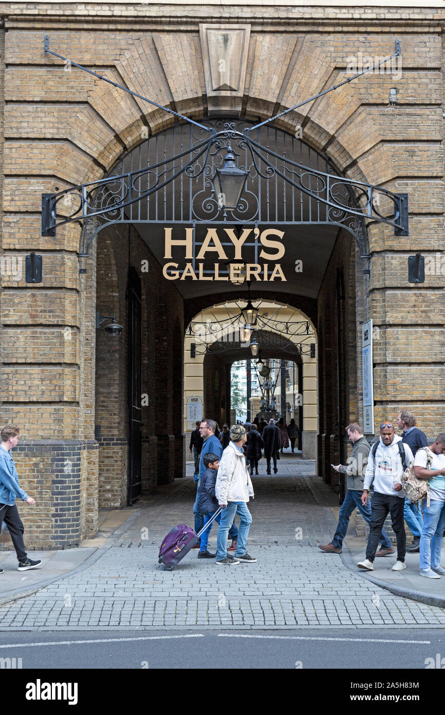L'ingresso alla Galleria di Hays in Southwark, vicino alla sponda sud del fiume Tamigi a Londra. Foto Stock