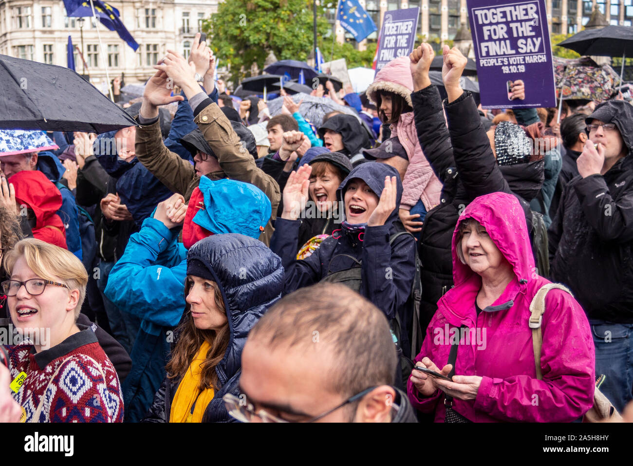 Il voto popolare marzo Brexit rally chiede un secondo referendum, mentre il Parlamento si è seduto per l'emendamento Letwin. Persone che si rallegrano per il voto Foto Stock