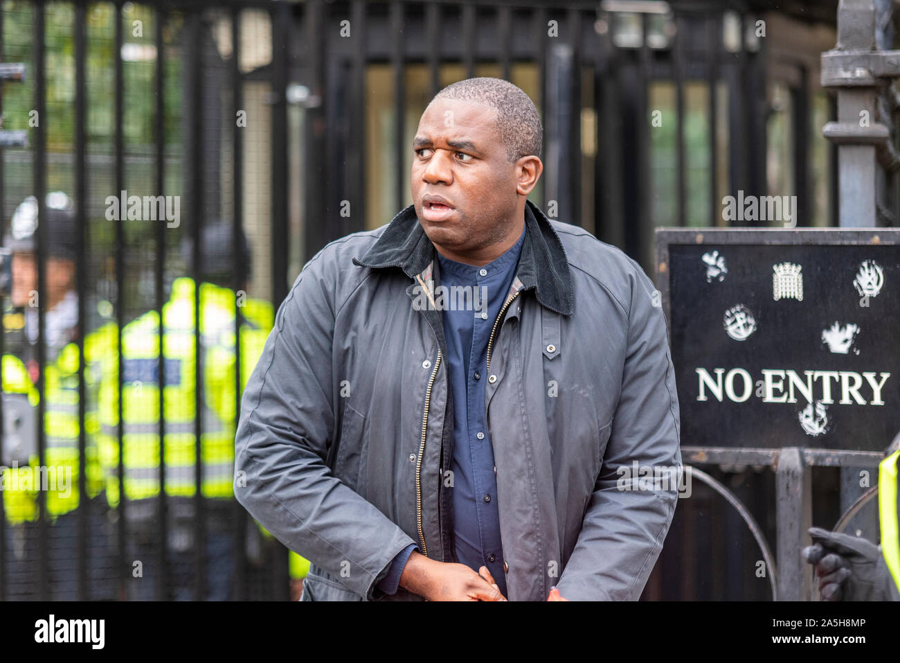 MP David Lammy al di fuori della casa del Parlamento, il Palazzo di Westminster, Londra, UK per il Letwin emendamento seduta di sabato durante il dibattito Brexit Foto Stock