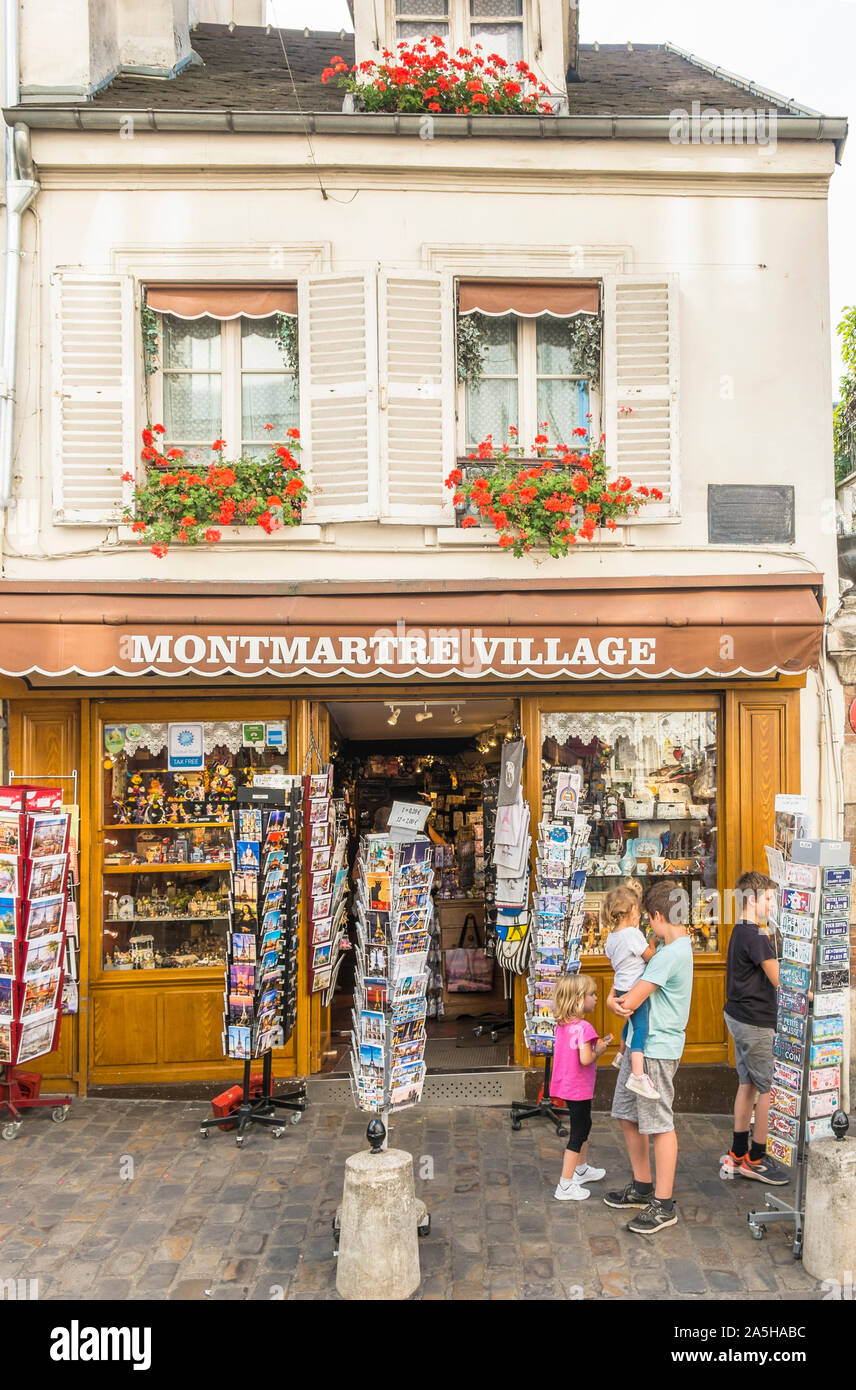 Borgo di Montmartre, il negozio di souvenir Foto Stock