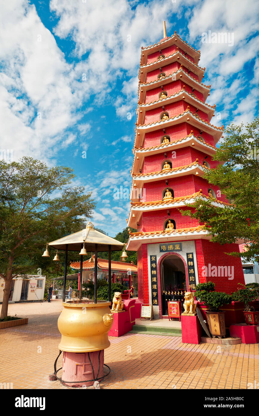 Nove piani di uomo grasso Sze pagoda presso il Monastero dei Diecimila Buddha. Sha Tin, Nuovi Territori di Hong Kong. Foto Stock