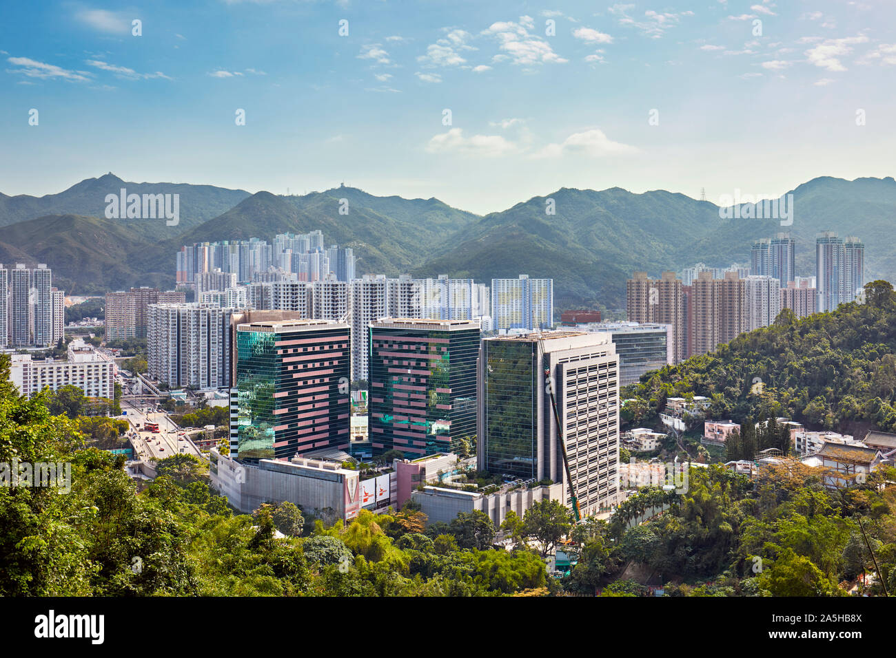 Vista elevata del quartiere di Sha Tin (Shatin). Nuovi territori, Hong Kong. Foto Stock