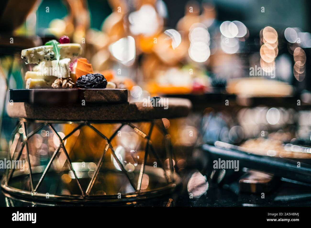 Delizioso formaggio di qualità cinematografica platter per celebrare occasioni speciali Foto Stock