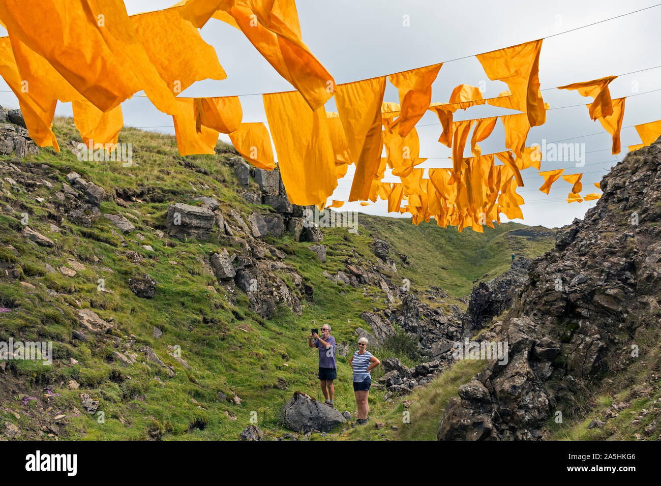 Un paio di godere il "silenzio" opera dell artista Steve Messam che è stato commissionato dalla North Pennines AONB Partnership, balle Hush, Teesdale, County Foto Stock