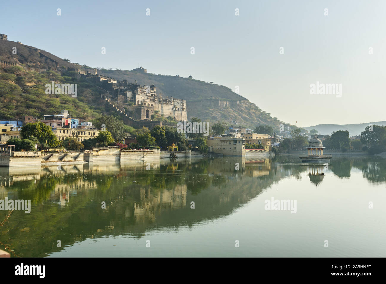 Taragarh Fort e Nawal Sagar Lago di Bundi. Il Rajasthan. India Foto Stock