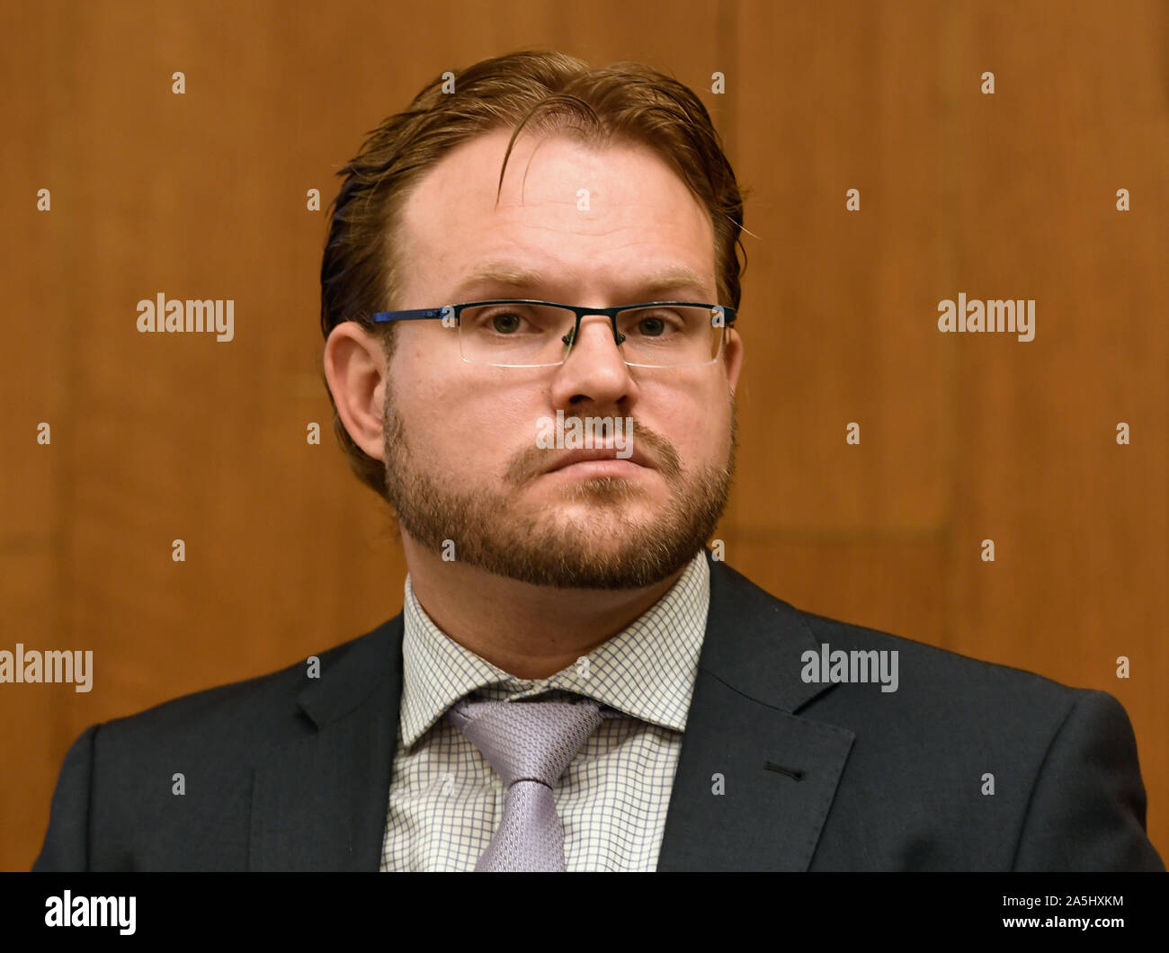 Praga, Repubblica Ceca. Xxi oct, 2019. Sergei Penchuk, un esperto in cyber security, assiste la seconda conferenza internazionale attuali minacce alla sicurezza concentrandosi su una selezione di forze militari, di sicurezza e politica estera aspetti, il 21 ottobre 2019, a Praga, Repubblica Ceca. Credito: Michal Krumphanzl/CTK foto/Alamy Live News Foto Stock