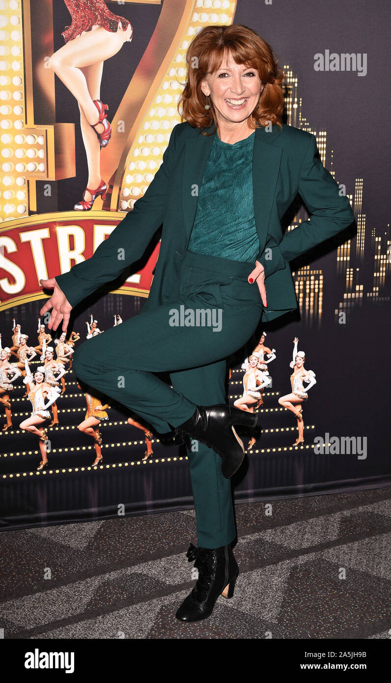 Bonnie Langford presso il cast e la troupe di screening 42nd Street presso la Vue West End, Leicester Square a Londra. Foto Stock